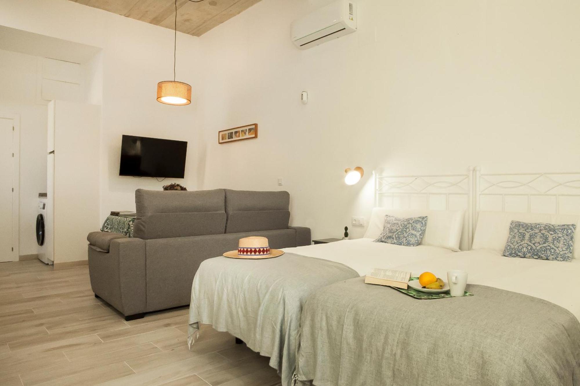 Apartamentos Rg Hospital Valme Seville Exterior photo