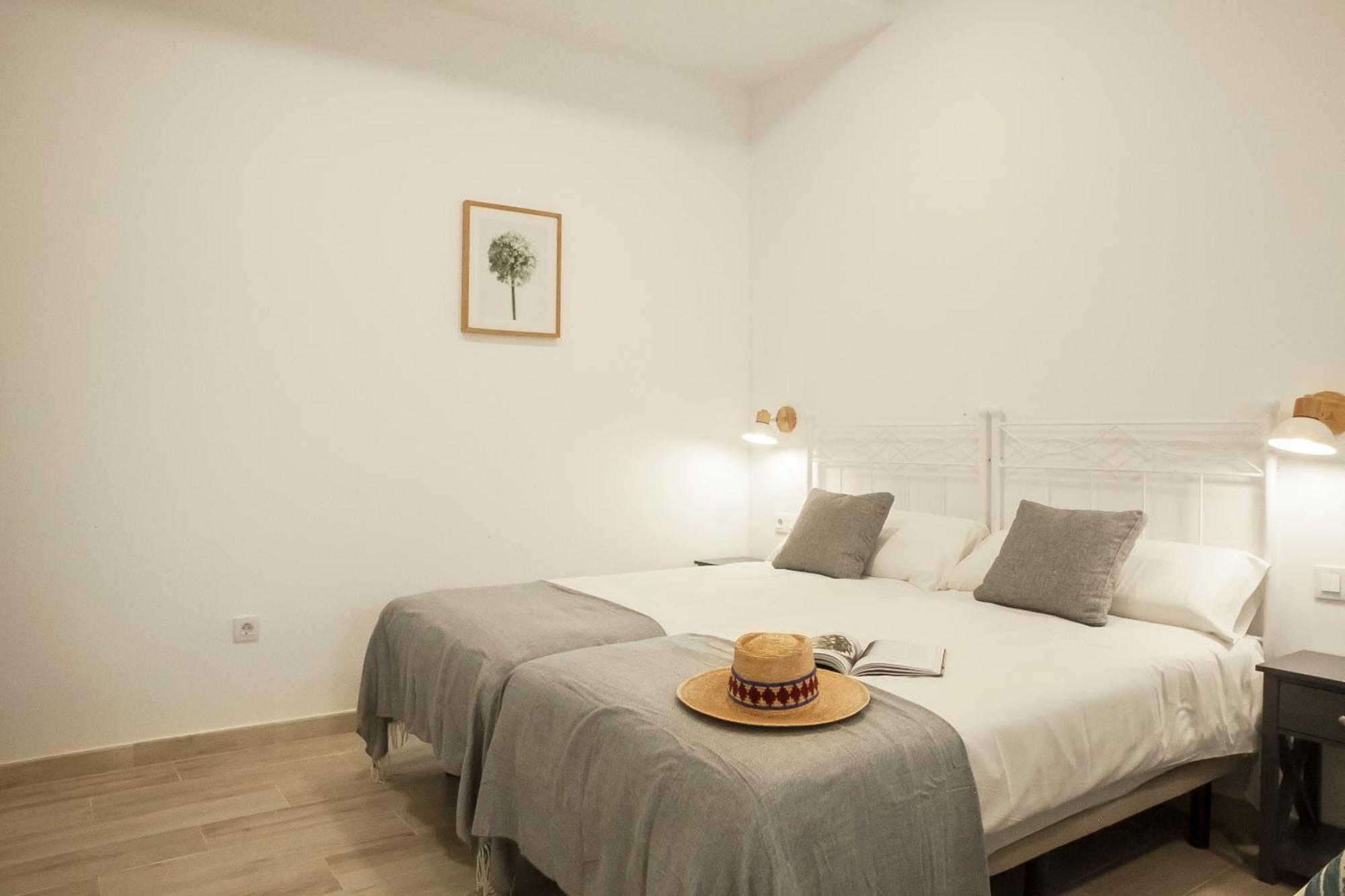 Apartamentos Rg Hospital Valme Seville Exterior photo