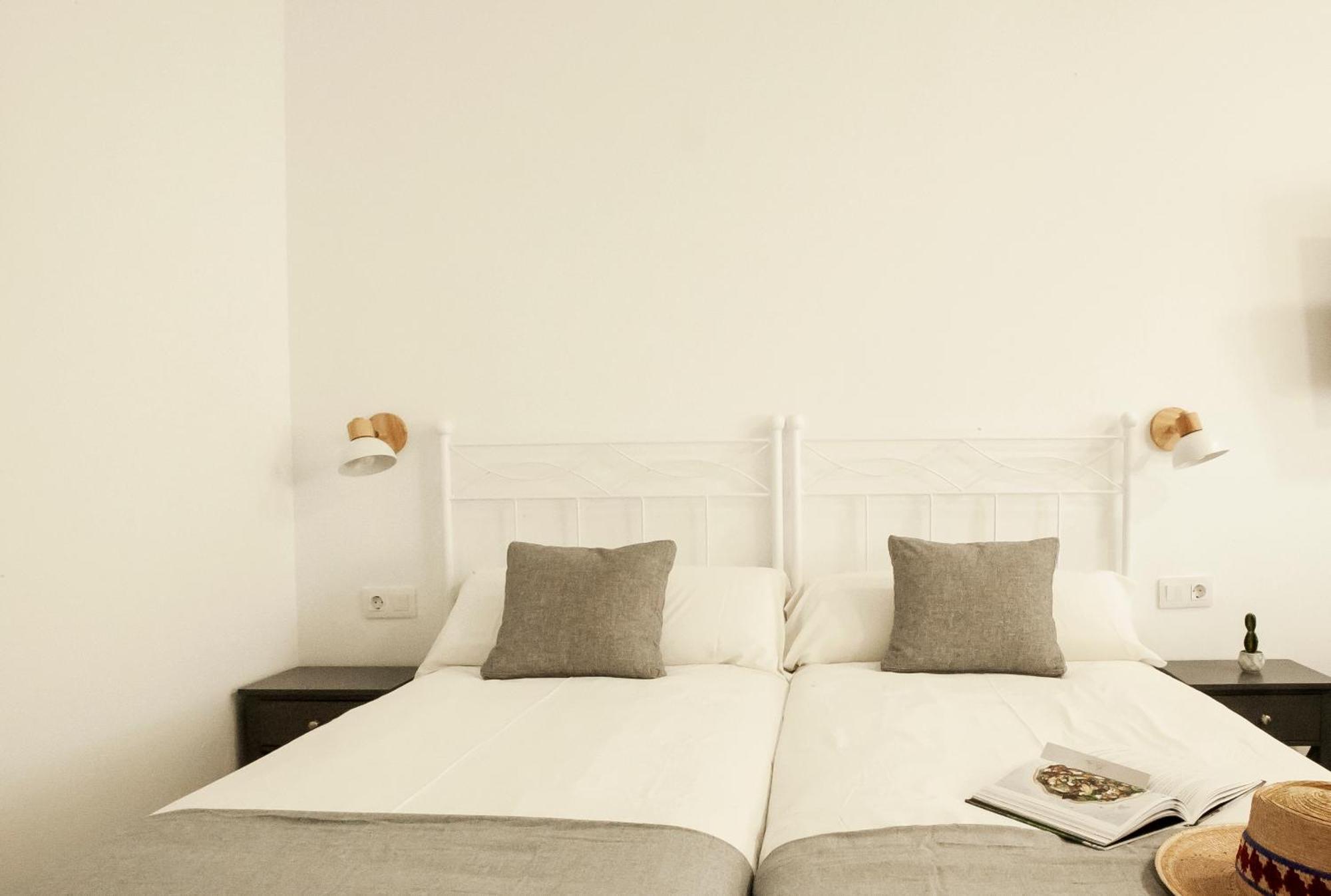 Apartamentos Rg Hospital Valme Seville Exterior photo