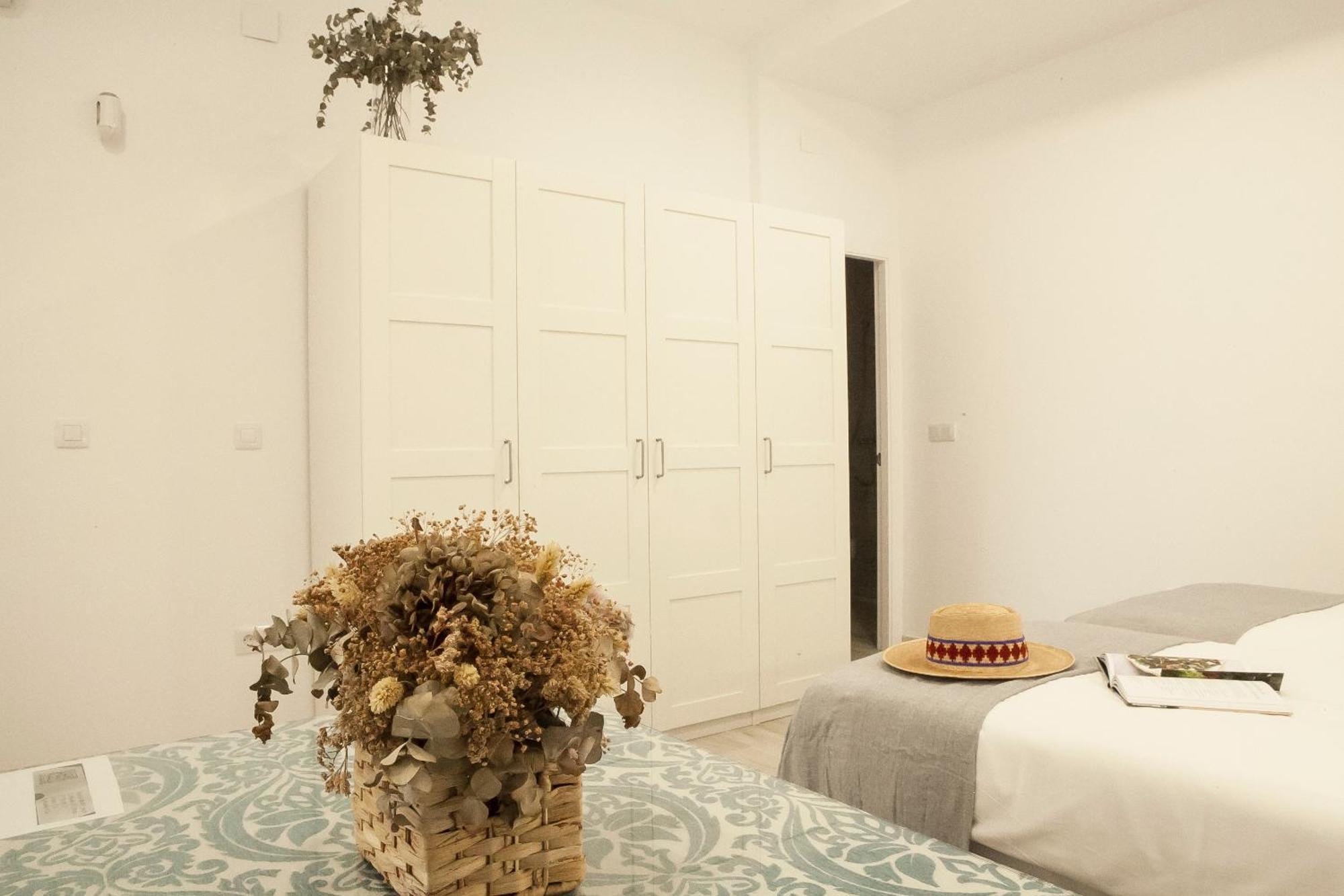 Apartamentos Rg Hospital Valme Seville Exterior photo