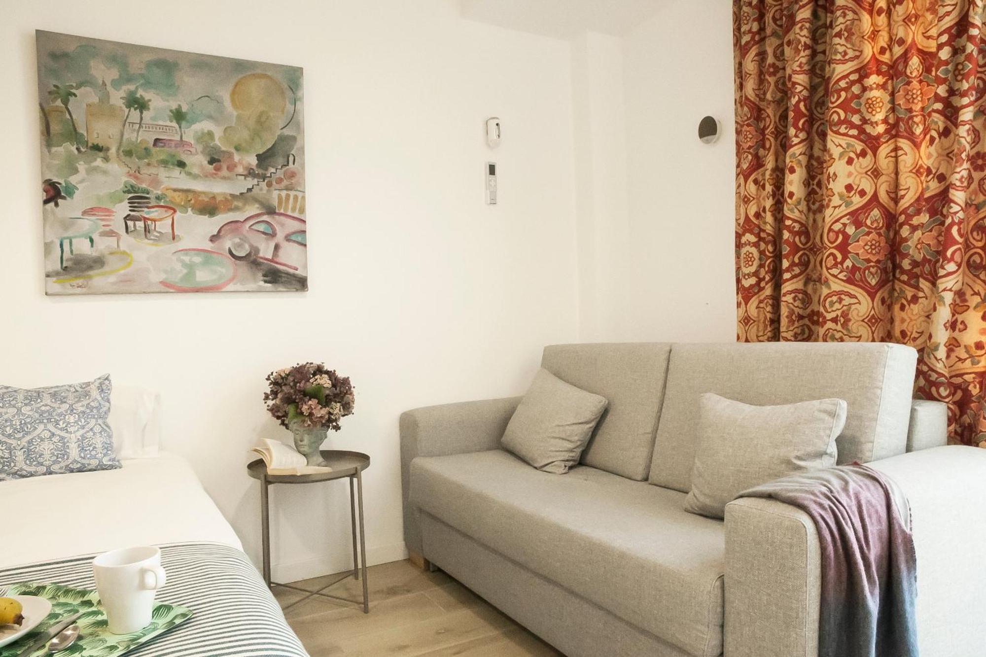 Apartamentos Rg Hospital Valme Seville Exterior photo