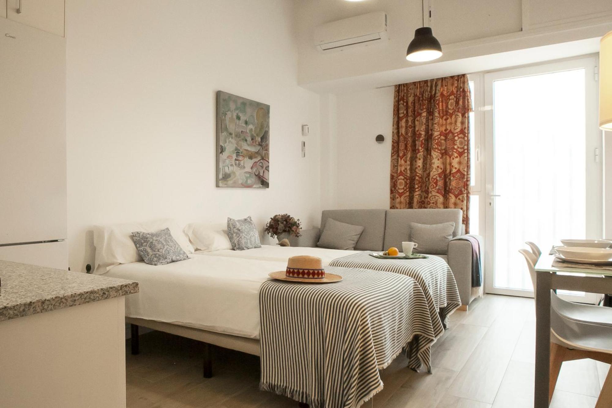 Apartamentos Rg Hospital Valme Seville Exterior photo
