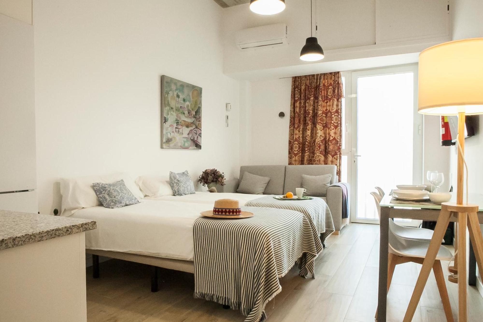 Apartamentos Rg Hospital Valme Seville Exterior photo
